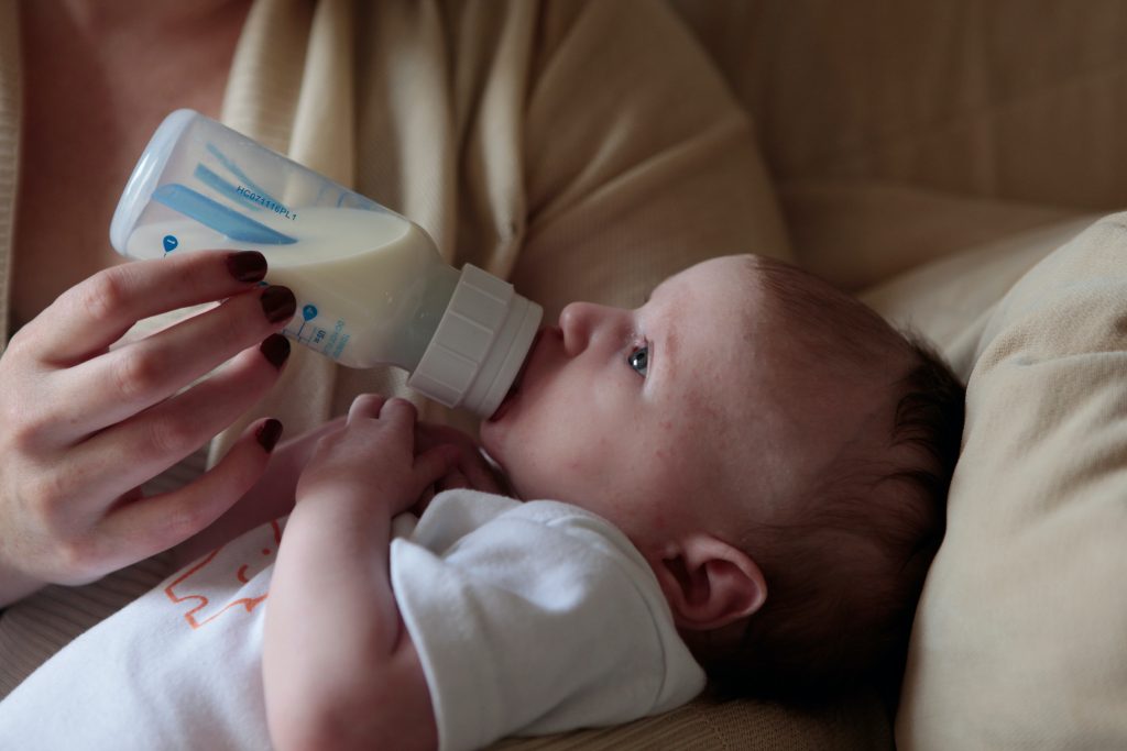 Feeding bottle